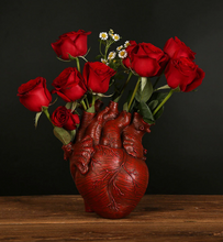 Load image into Gallery viewer, Beating Heart Flower Vase