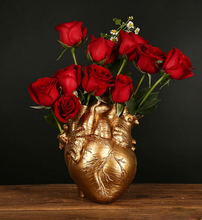 Load image into Gallery viewer, Beating Heart Flower Vase