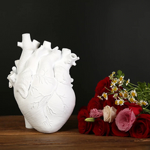 Load image into Gallery viewer, Beating Heart Flower Vase