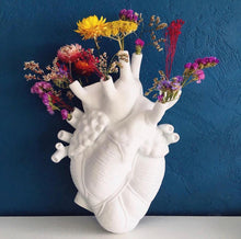 Load image into Gallery viewer, Beating Heart Flower Vase